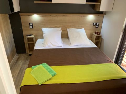 MOBILHOME 6 personnes - mobil home exclusif, Climatisation, Lave vaisselle, Wifi  dans village western