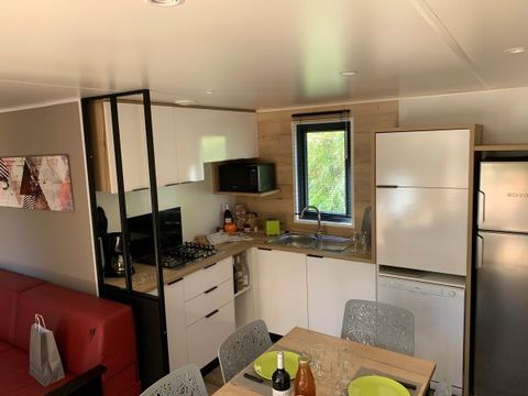 MOBILHOME 6 personnes - mobil home exclusif, Climatisation, Lave vaisselle, Wifi  dans village western
