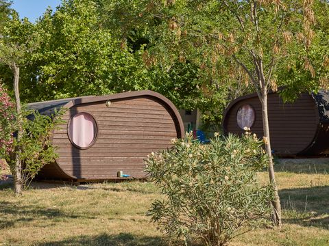 HÉBERGEMENT INSOLITE 2 personnes - Tonneau Hobbit - 1 Chambre