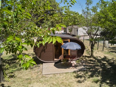 HÉBERGEMENT INSOLITE 2 personnes - Tonneau Hobbit - 1 Chambre