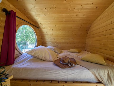 HÉBERGEMENT INSOLITE 2 personnes - Tonneau Hobbit - 1 Chambre