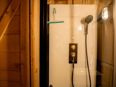 Tente en toile et en bois 5 personnes - y compris les installations sanitaires