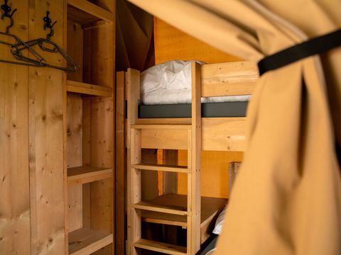 Tente en toile et en bois 5 personnes - y compris les installations sanitaires