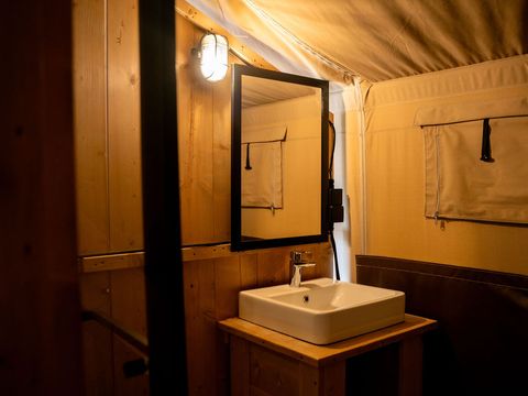 Tente en toile et en bois 5 personnes - y compris les installations sanitaires