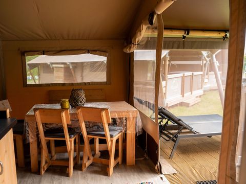 Tente en toile et en bois 5 personnes - y compris les installations sanitaires