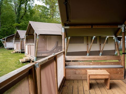 Tente en toile et en bois 5 personnes - y compris les installations sanitaires