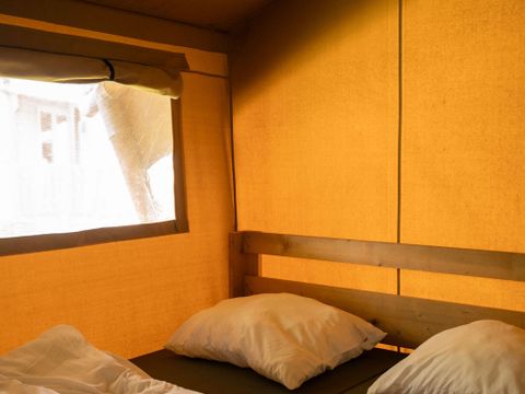 Tente en toile et en bois 5 personnes - y compris les installations sanitaires