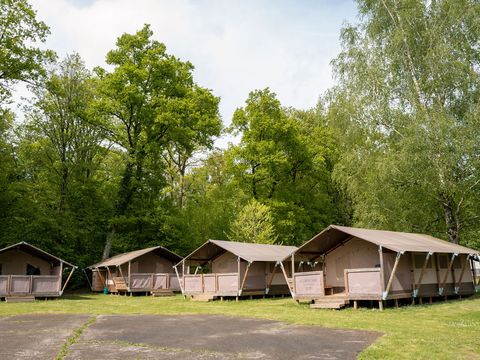 Tente en toile et en bois 5 personnes - y compris les installations sanitaires
