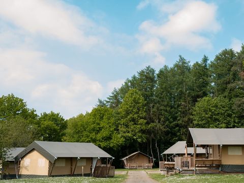 Tente en toile et en bois 5 personnes - y compris les installations sanitaires