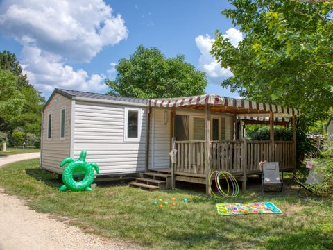 Mobilhome 4 personnes - Confort 30m² - 2 chambres - Terrasse couverte 13m² - TV