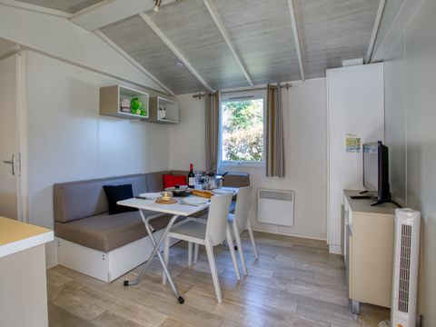 Mobilhome 4 personnes - Confort 30m² - 2 chambres - Terrasse couverte 13m² - TV