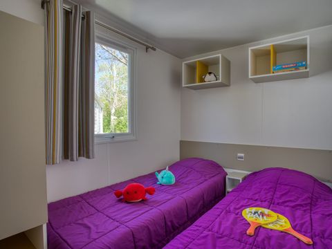 Mobilhome 4 personnes - Confort 30m² - 2 chambres - Terrasse couverte 13m² - TV