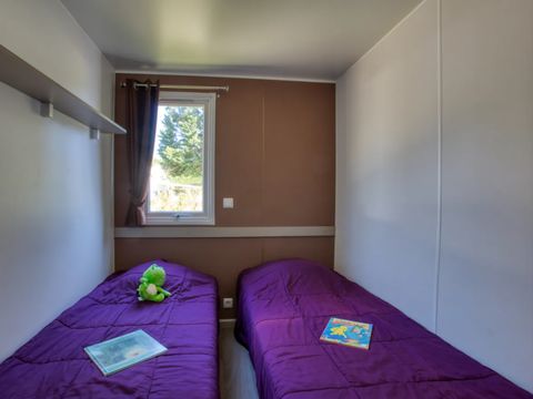 Mobilhome 4 personnes - Confort 26m² - 2 chambres - Terrasse couverte - TV