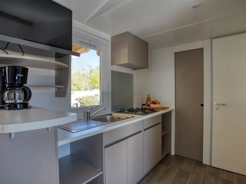 Mobilhome 4 personnes - Confort 26m² - 2 chambres - Terrasse couverte - TV