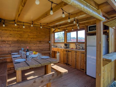 Emplacement - Forfait Premium Freecamp Guinguette - emplacement équipé d'une douche et d'un sanitaire privés.