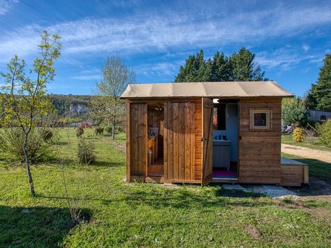 Emplacement - Forfait Premium Freecamp Guinguette - emplacement équipé d'une douche et d'un sanitaire privés.