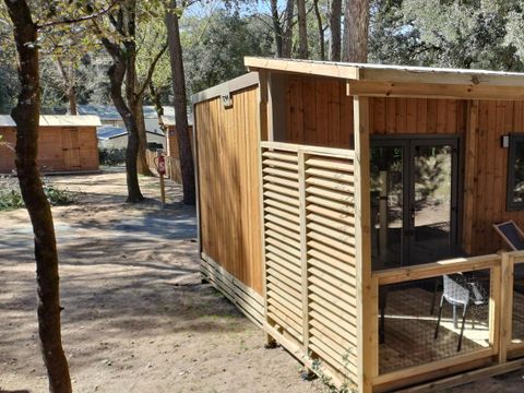 Mobilhome 2 personnes - Homeflower Premium 18m² - 1 chambre - Terrasse semi-couverte - Lave-vaisselle - TV - Draps - Clim