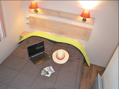 Hébergement 4 personnes - Roulotte Standard 20m² (2 chambres) - salon de jardin 4 pers.