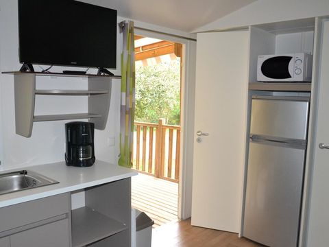 Mobilhome 6 personnes - Confort 34m² - 3 chambres - Terrasse couverte - TV