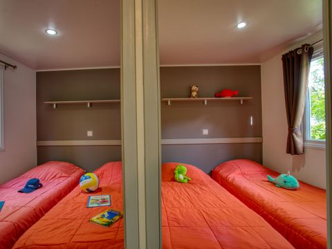 Mobilhome 6 personnes - Confort 34m² - 3 chambres - Terrasse couverte - TV