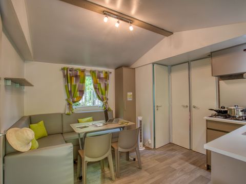 Mobilhome 6 personnes - Confort 34m² - 3 chambres - Terrasse couverte - TV