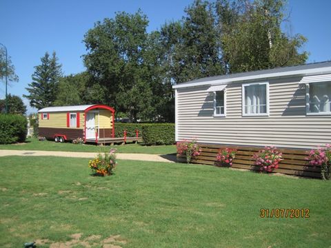 HÉBERGEMENT INSOLITE 4 personnes - Roulotte - 1 chambre 1/4 pers