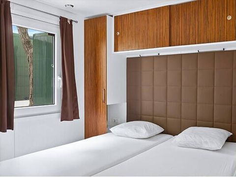 MOBILHOME 4 personnes - Mobil-home | Premium | 2 Ch. | 4 Pers. | Terrasse surélevée | 2 SDB | Clim. | TV