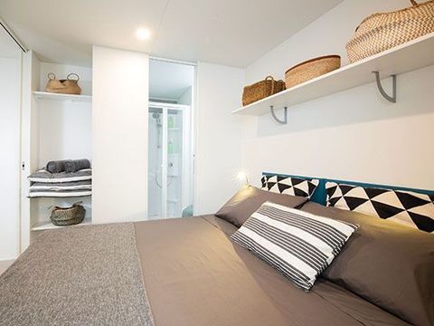 MOBILHOME 6 personnes - Premium | 3 Ch. | 6 Pers. | Terrasse surélevée | 2 SDB | Clim. | TV