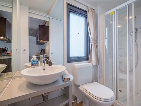 MOBILHOME 6 personnes - Premium | 3 Ch. | 6 Pers. | Terrasse surélevée | 2 SDB | Clim. | TV
