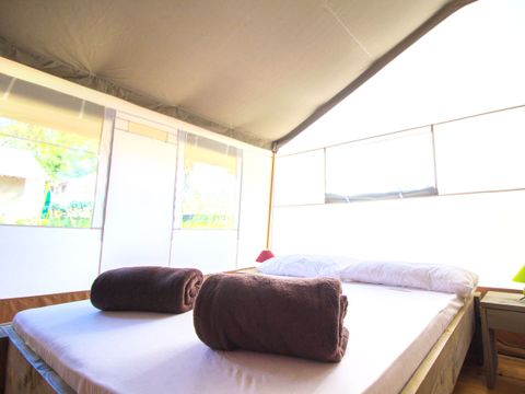 TENTE TOILE ET BOIS 5 personnes - Valkanela - Tente safari + sanitaires