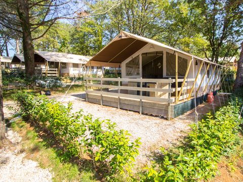 TENTE TOILE ET BOIS 5 personnes - Valkanela - Tente safari + sanitaires