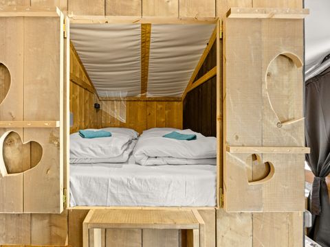 TENTE TOILE ET BOIS 5 personnes - Valkanela - Tente Safari Bella Vista + sanitaires + air conditionné (8P)