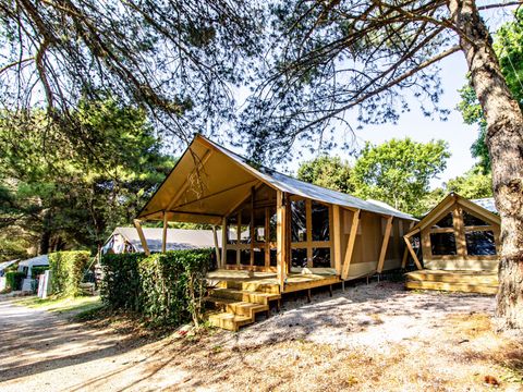 TENTE TOILE ET BOIS 5 personnes - Valkanela - Tente Safari Bella Vista + sanitaires + air conditionné (8P)