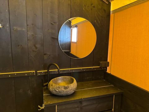 TENTE TOILE ET BOIS 5 personnes - Valkanela - Tente Safari Bella Vista + sanitaires + air conditionné (8P)