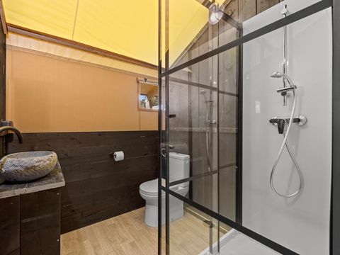 TENTE TOILE ET BOIS 5 personnes - Valkanela - Tente Safari Bella Vista + sanitaires + air conditionné (8P)