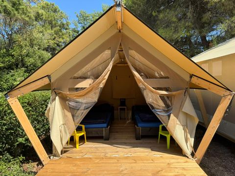 TENTE TOILE ET BOIS 5 personnes - Valkanela - Tente Safari Bella Vista + sanitaires + air conditionné (8P)