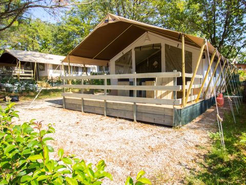 TENTE TOILE ET BOIS 5 personnes - Valkanela - Tente safari + sanitaires + climatisation (5P)