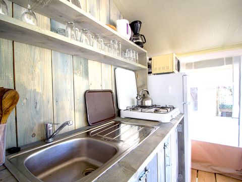 TENTE TOILE ET BOIS 5 personnes - Valkanela - Tente safari + sanitaires + climatisation (5P)