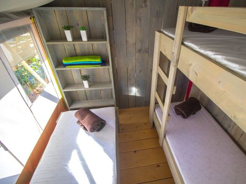TENTE TOILE ET BOIS 5 personnes - Valkanela - Tente safari + sanitaires + climatisation (5P)