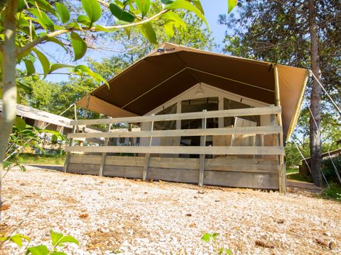 TENTE TOILE ET BOIS 5 personnes - Valkanela - Tente safari + sanitaires + climatisation (5P)