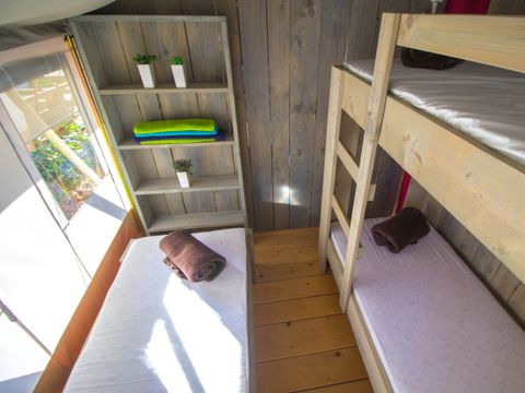 TENTE TOILE ET BOIS 5 personnes - Valkanela - Tente safari + sanitaires + climatisation (5P)