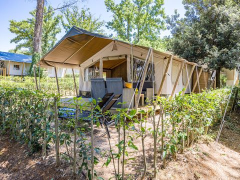 TENTE TOILE ET BOIS 5 personnes - Valkanela - Tente safari + sanitaires + climatisation (6P)