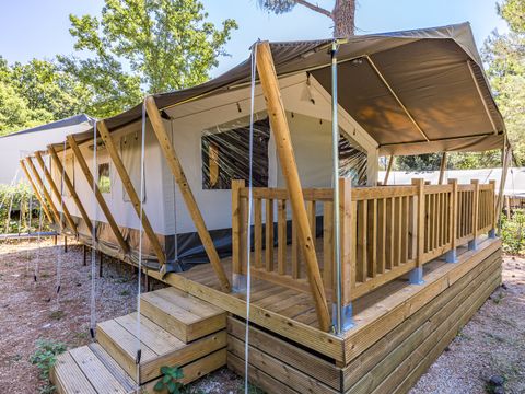 TENTE TOILE ET BOIS 5 personnes - Valkanela - Tente safari + sanitaires + climatisation (6P)
