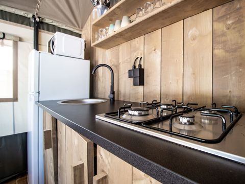 TENTE TOILE ET BOIS 5 personnes - Valkanela - Tente safari + sanitaires + climatisation (6P)