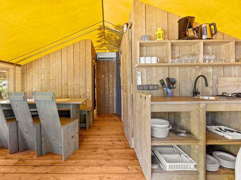 TENTE TOILE ET BOIS 5 personnes - Valkanela - Tente safari + sanitaires + climatisation (6P)