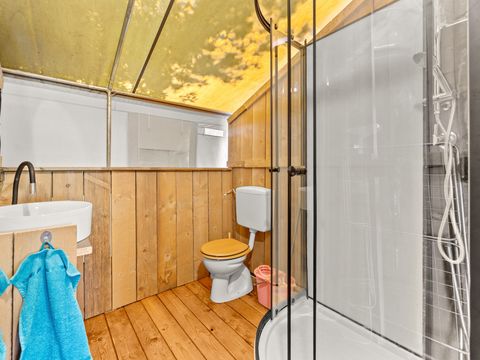 TENTE TOILE ET BOIS 5 personnes - Valkanela - Tente safari + sanitaires + climatisation (6P)
