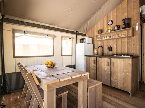TENTE TOILE ET BOIS 5 personnes - Valkanela - Tente safari + sanitaires + climatisation (6P)