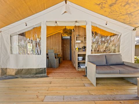 TENTE TOILE ET BOIS 5 personnes - Valkanela - Tente safari + sanitaires + climatisation (6P)