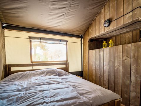 TENTE TOILE ET BOIS 5 personnes - Valkanela - Tente safari + sanitaires + climatisation (6P)