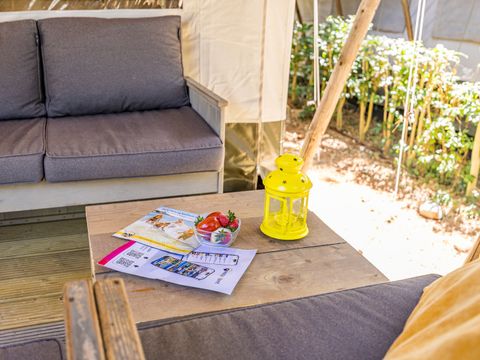 TENTE TOILE ET BOIS 5 personnes - Valkanela - Tente safari + sanitaires + climatisation (6P)
